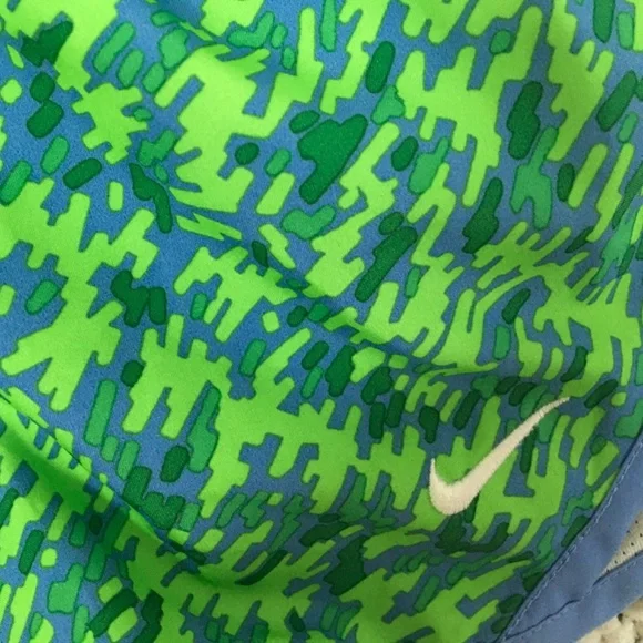 NIKE DRYFIT RUNNING SHORTS WITH PANTY LINING GIRLS SIZE LARGE - Picture 5 of 6